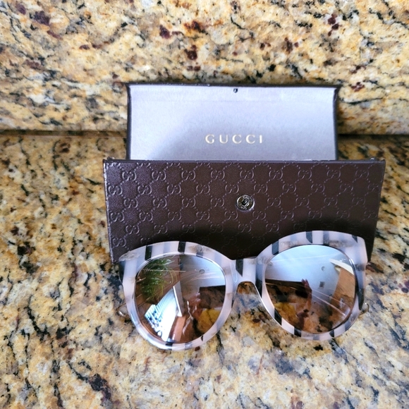Gucci Sun Glasses - Picture 1 of 2